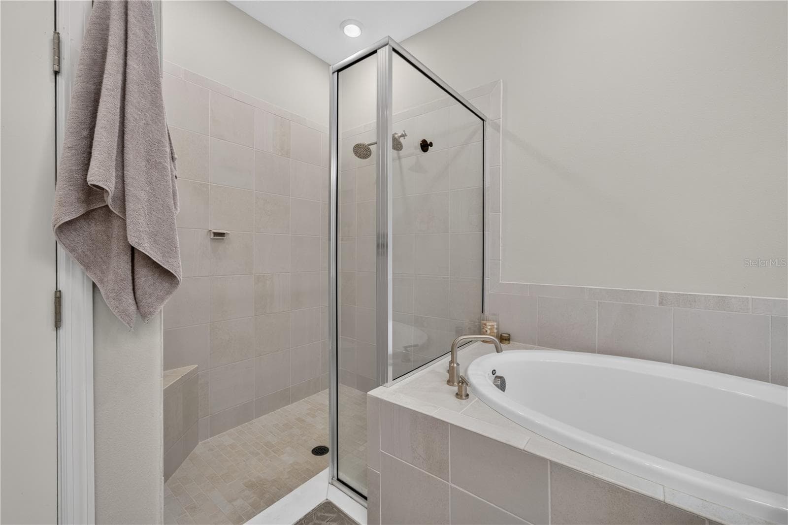 Single Family Residence at 9284 TEQUILA SUNRISE DR, SARASOTA, photo 26 of 98