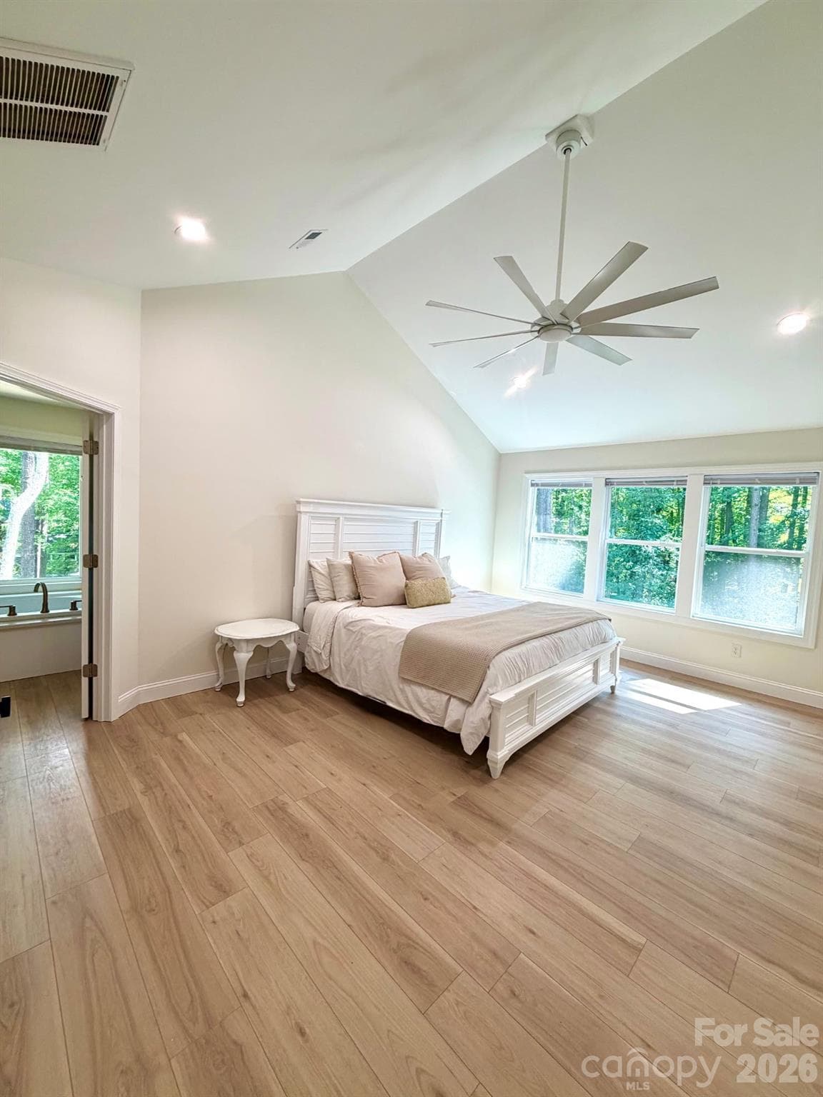 Spacious Vaulted master Bedroom - 124 Providence Place, Chocowinity