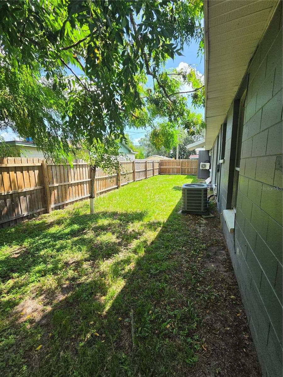 Single Family Residence at 1500 CREST AVE, LEESBURG, photo 21 of 23