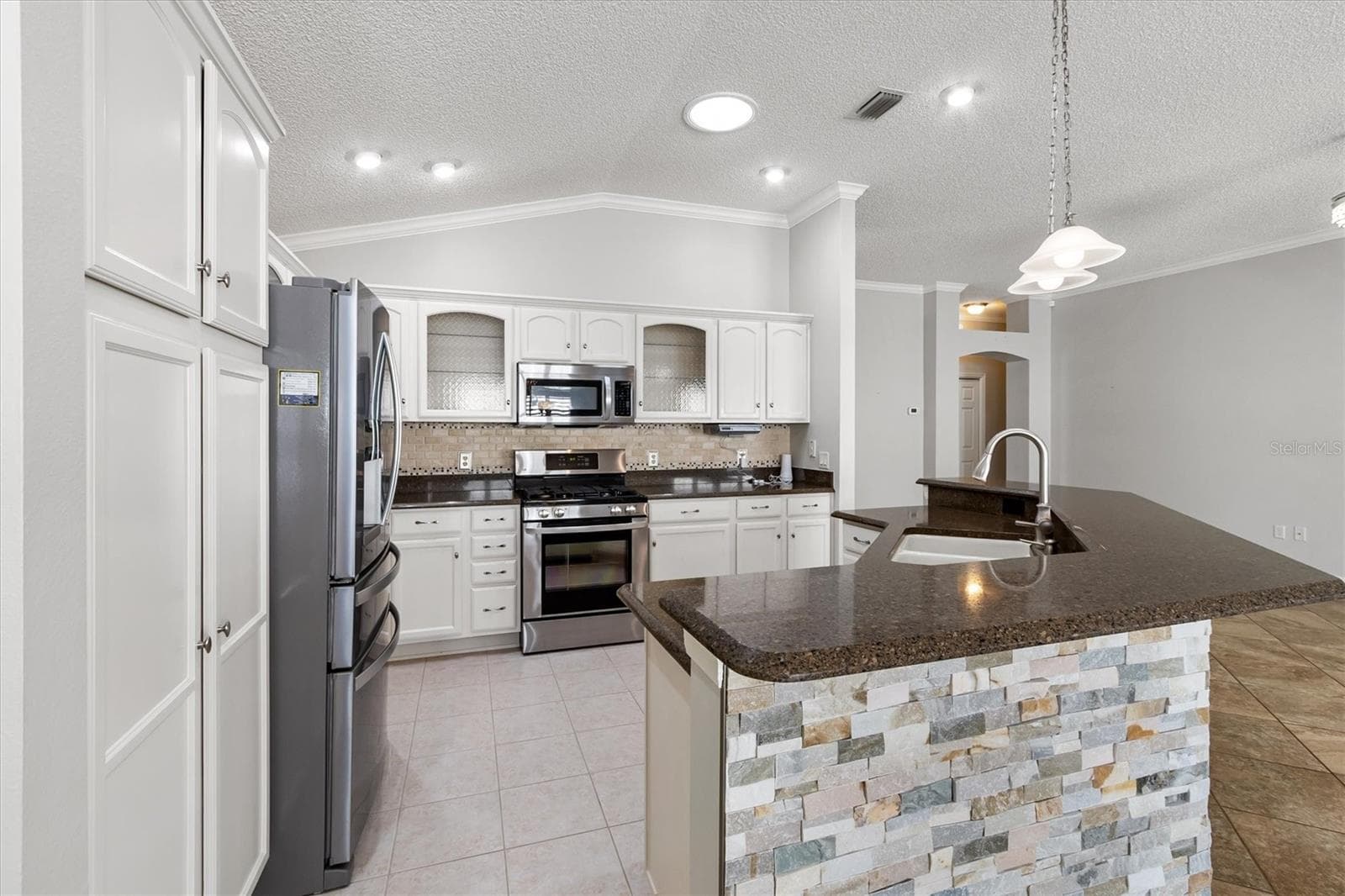 Villa at 1068 BURNETTOWN PL, THE VILLAGES, photo 12 of 43