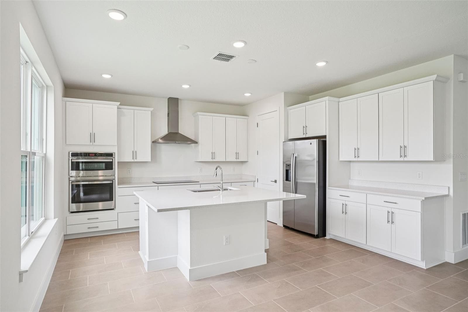 Single Family Residence at 30333 EMERALD FOREST DR, MOUNT DORA, photo 3 of 39