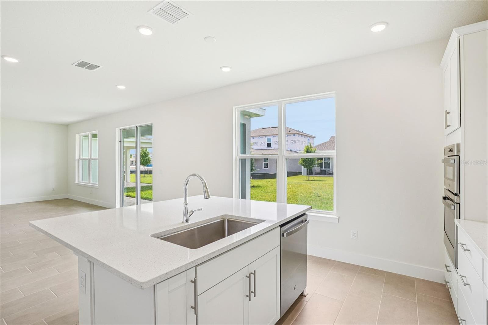 Single Family Residence at 30333 EMERALD FOREST DR, MOUNT DORA, photo 5 of 39