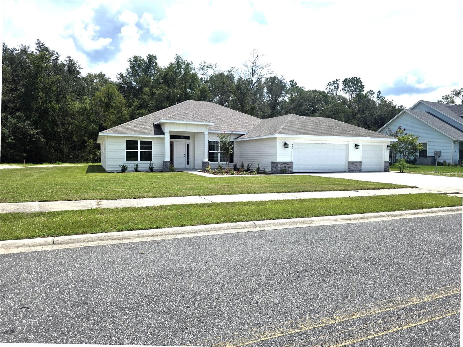 483 SW BELLFLOWER DR