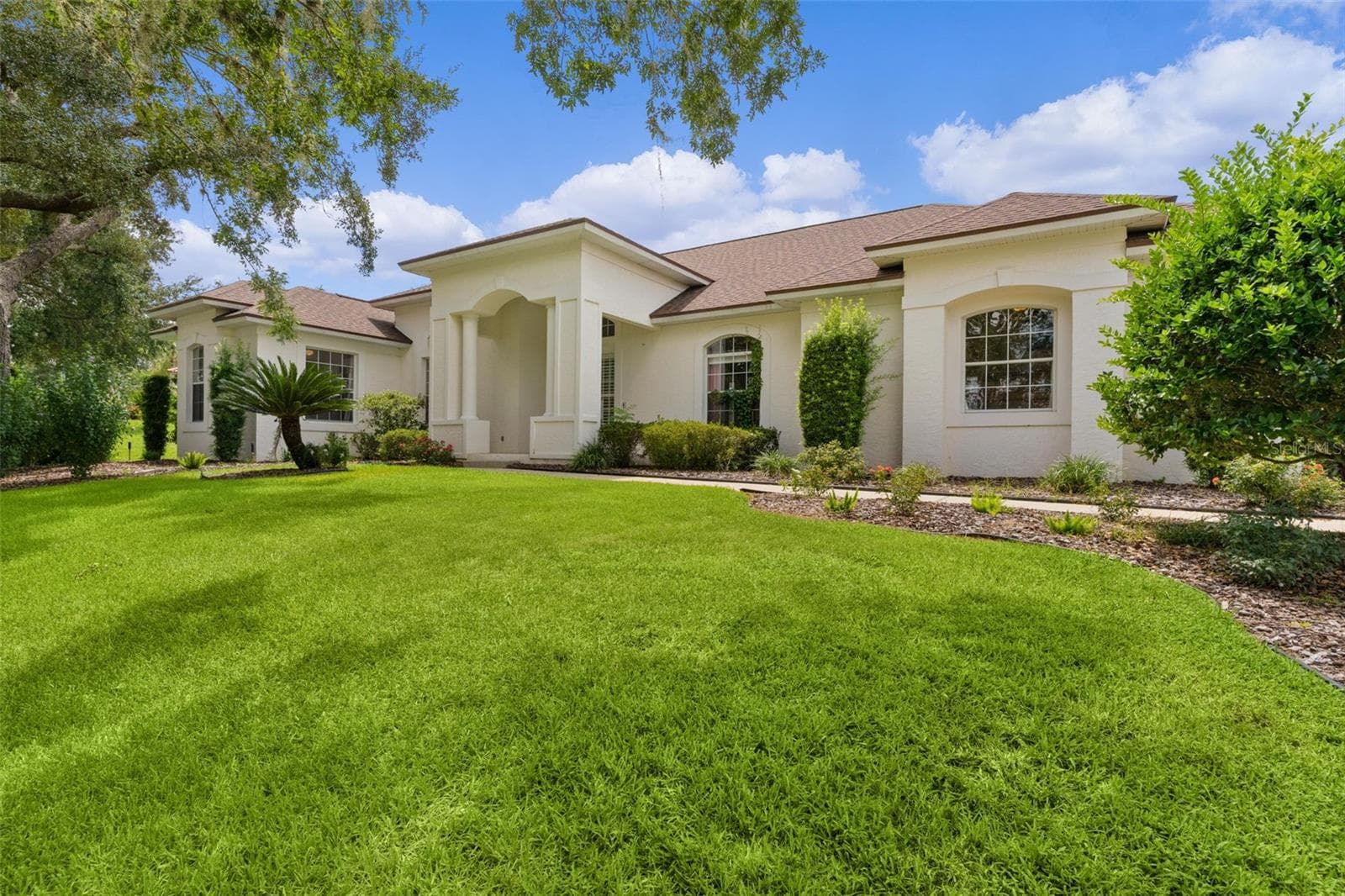 Front Exterior - 39407 TREELINE DR, LADY LAKE