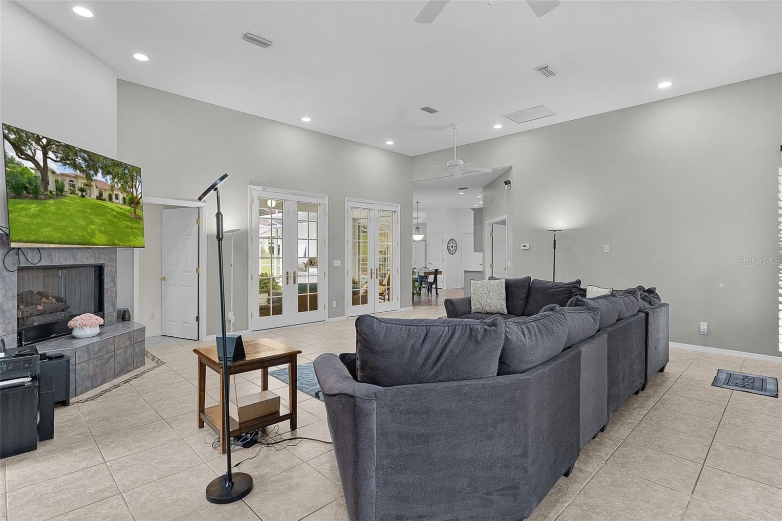Living Room - 39407 TREELINE DR, LADY LAKE