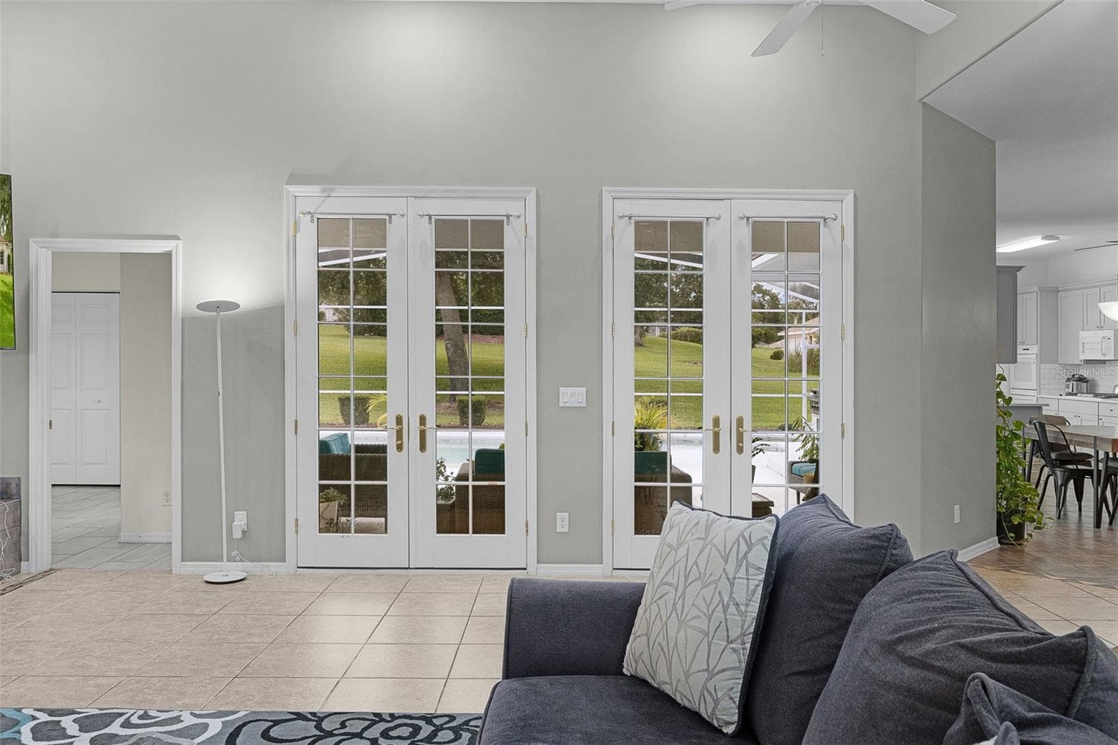 Living Room - 39407 TREELINE DR, LADY LAKE