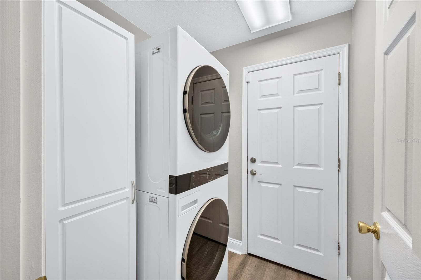 Laundry Stack Washer/Dryer LG - 4339 NORTHERN DANCER WAY, ORLANDO