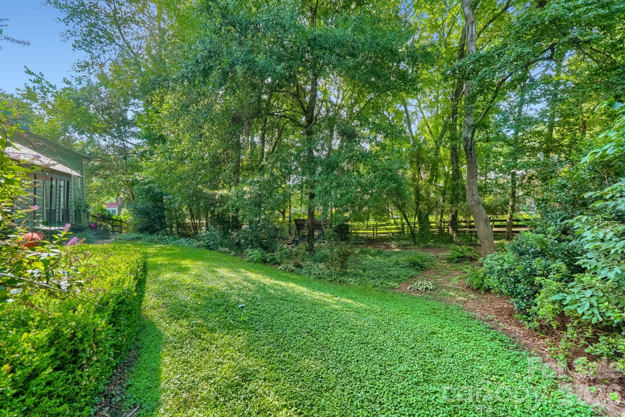 Private, fenced, wooded retreat - 10808 Pomerane Place, Charlotte