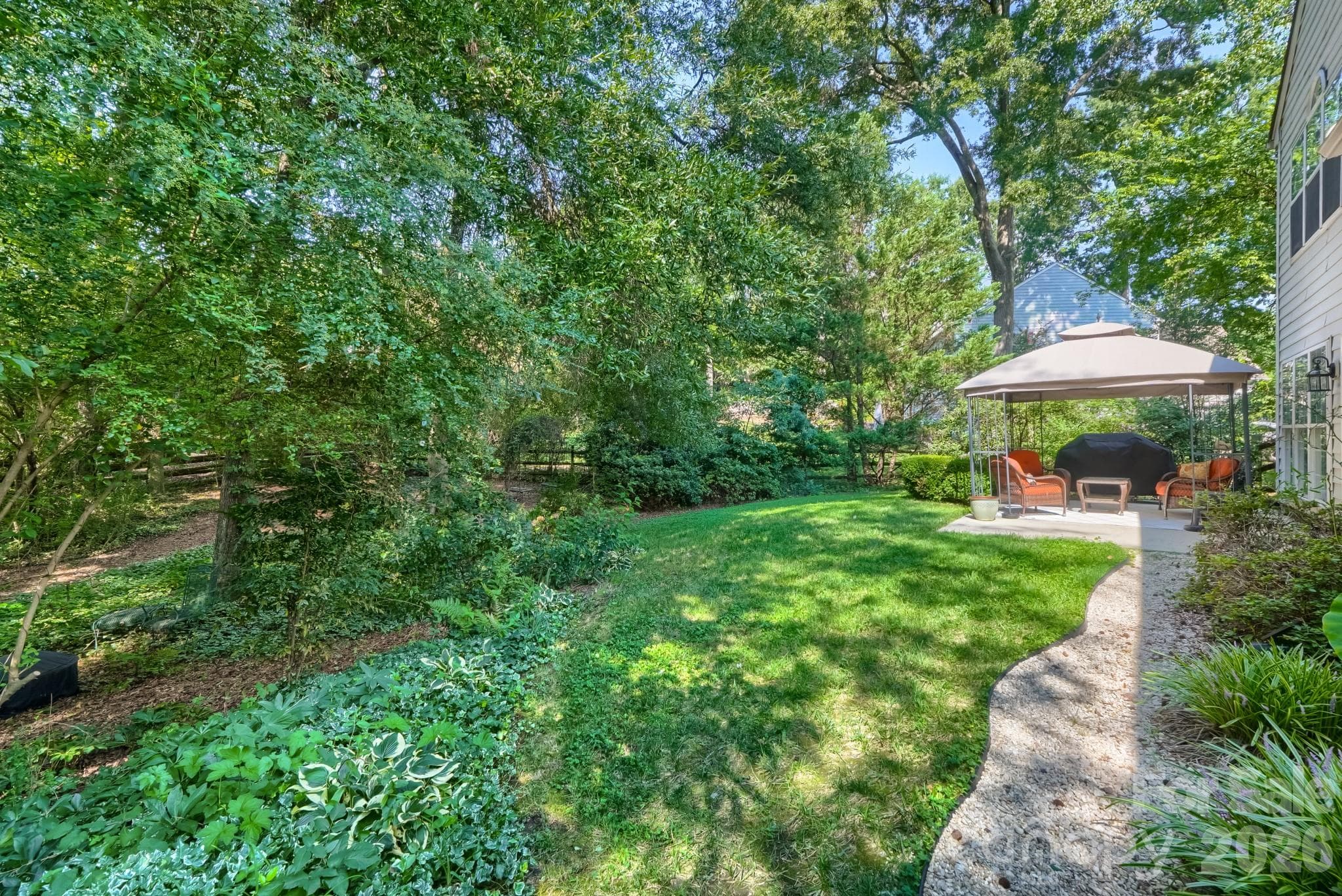 Private, fenced, wooded retreat - 10808 Pomerane Place, Charlotte