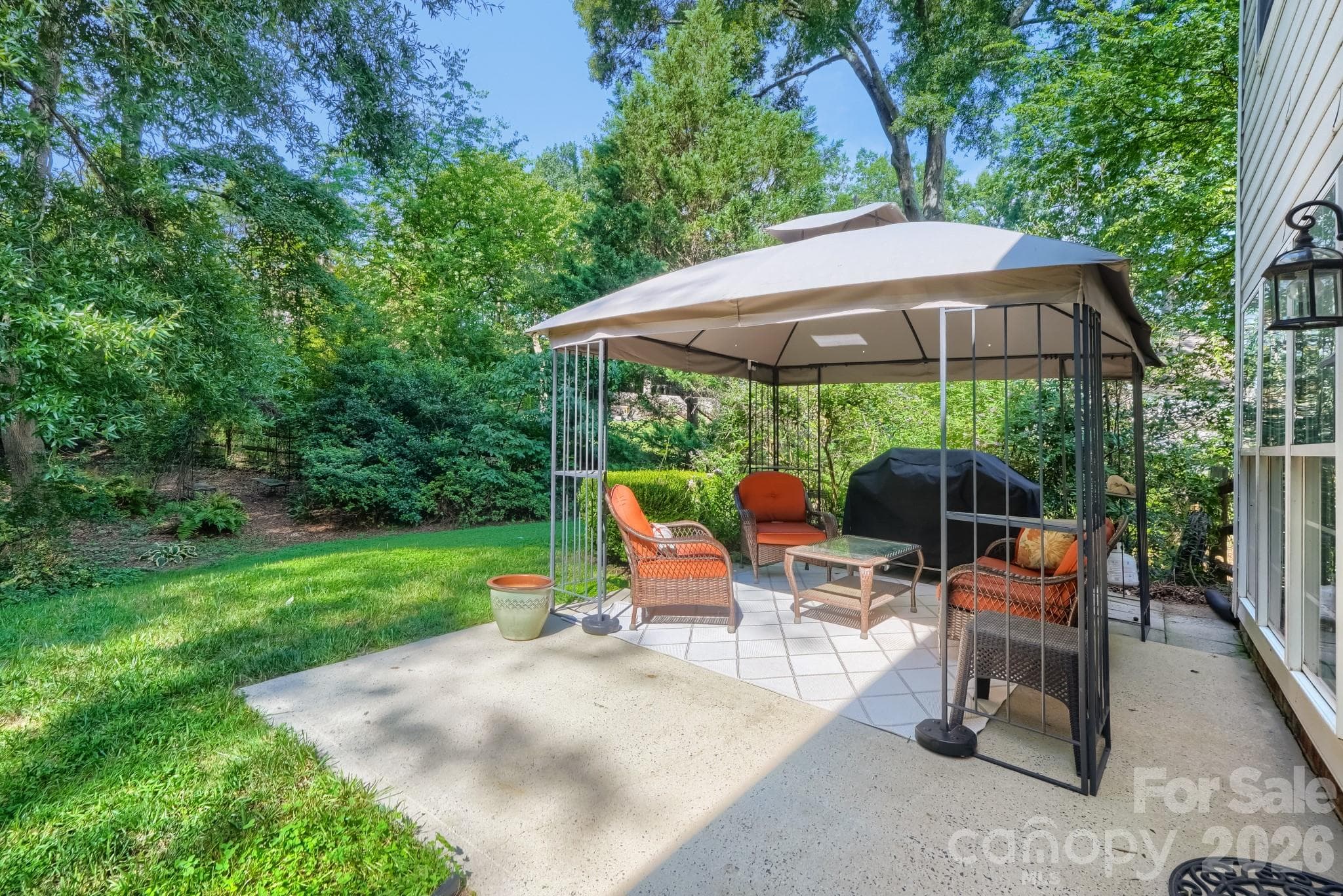 Private, fenced, wooded retreat - 10808 Pomerane Place, Charlotte
