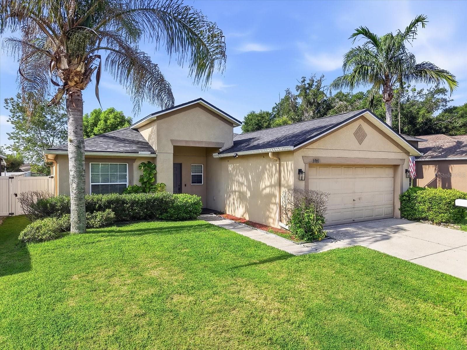 Single Family Residence at 3781 MADBURY CIR, LAKELAND, photo 2 of 26