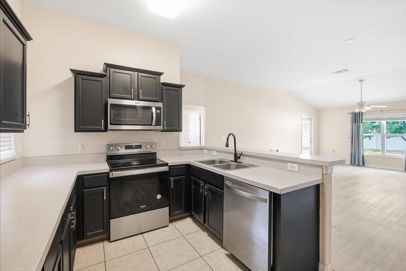 Single Family Residence at 3781 MADBURY CIR, LAKELAND, photo 7 of 26