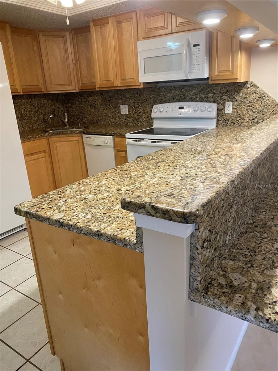 Condominium at OAK FORREST, PORT CHARLOTTE, photo 14 of 30