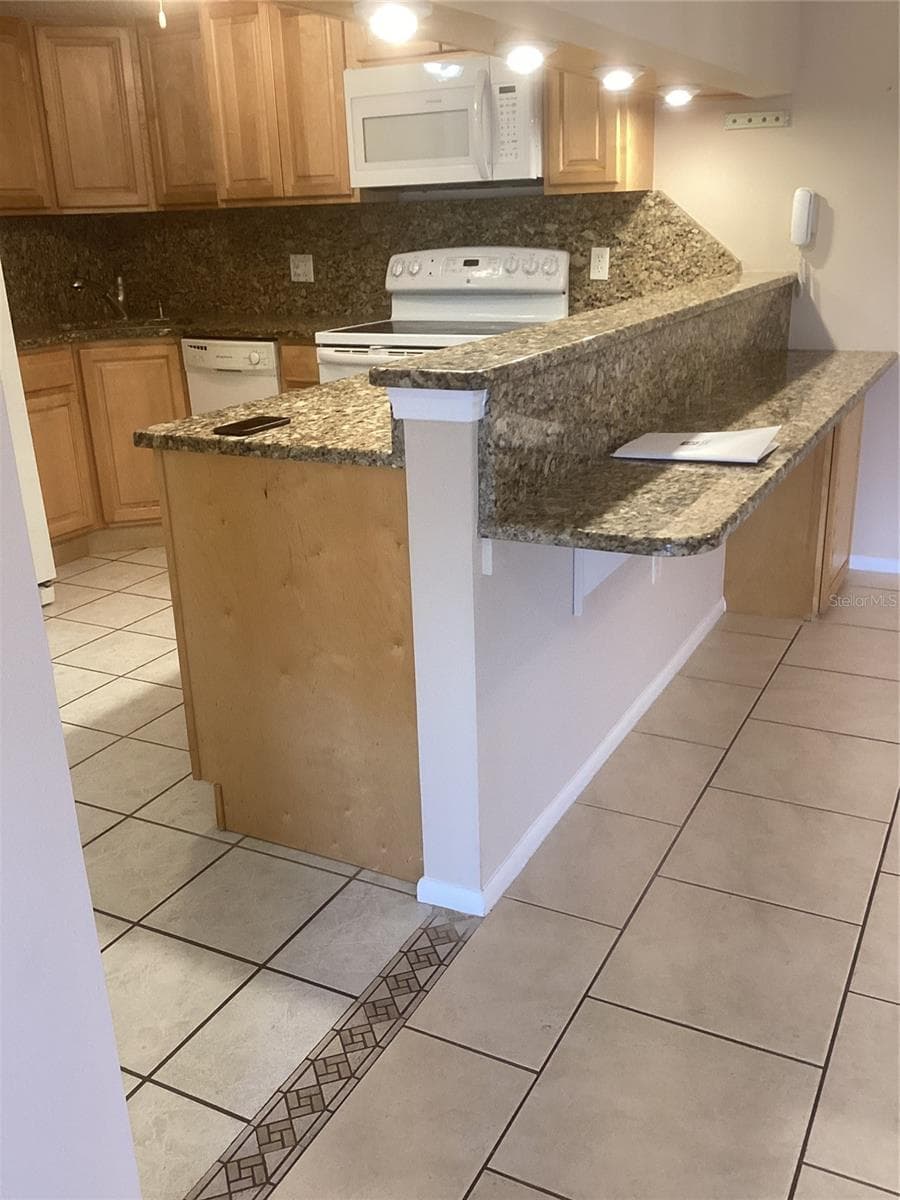Condominium at OAK FORREST, PORT CHARLOTTE, photo 15 of 30
