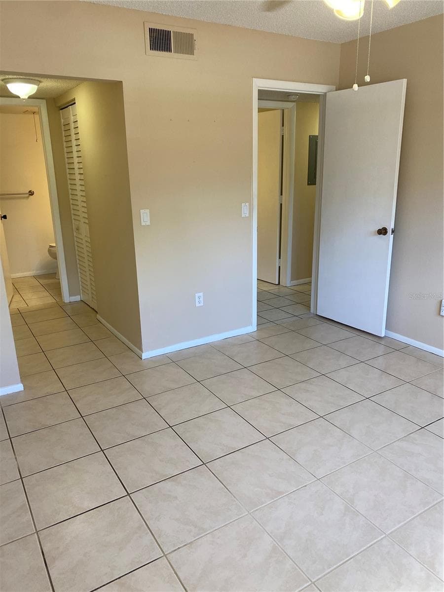 Condominium at OAK FORREST, PORT CHARLOTTE, photo 21 of 30