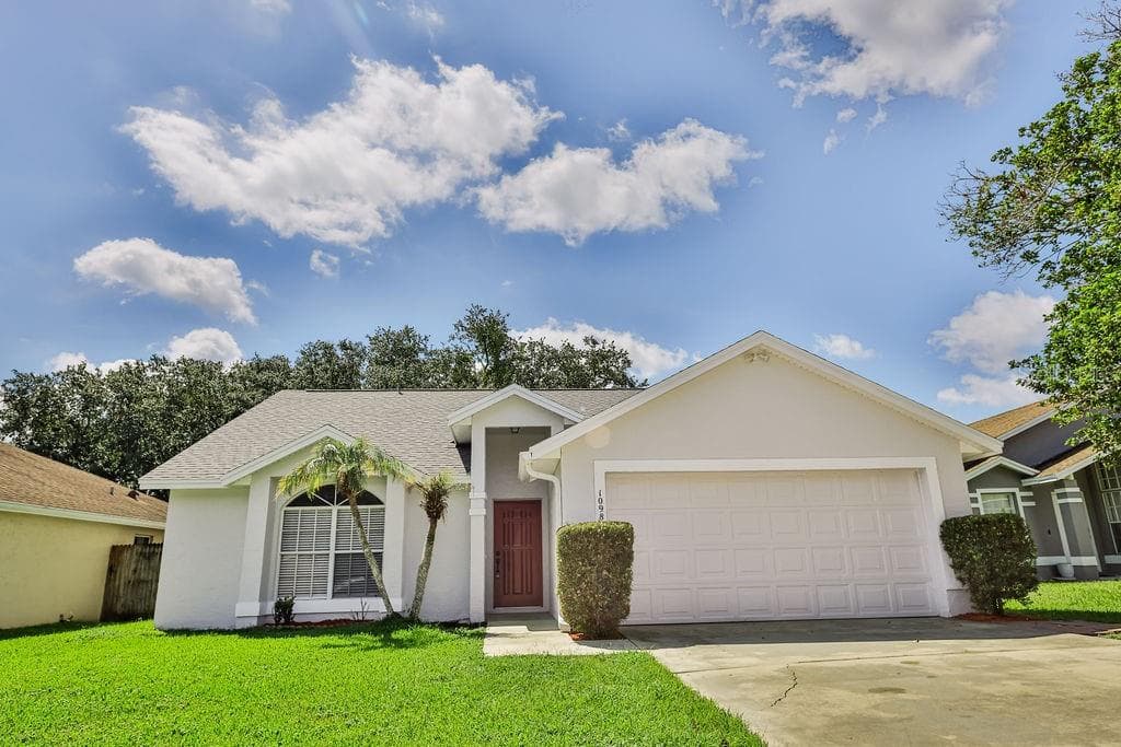 1098 SUGARBERRY TRL