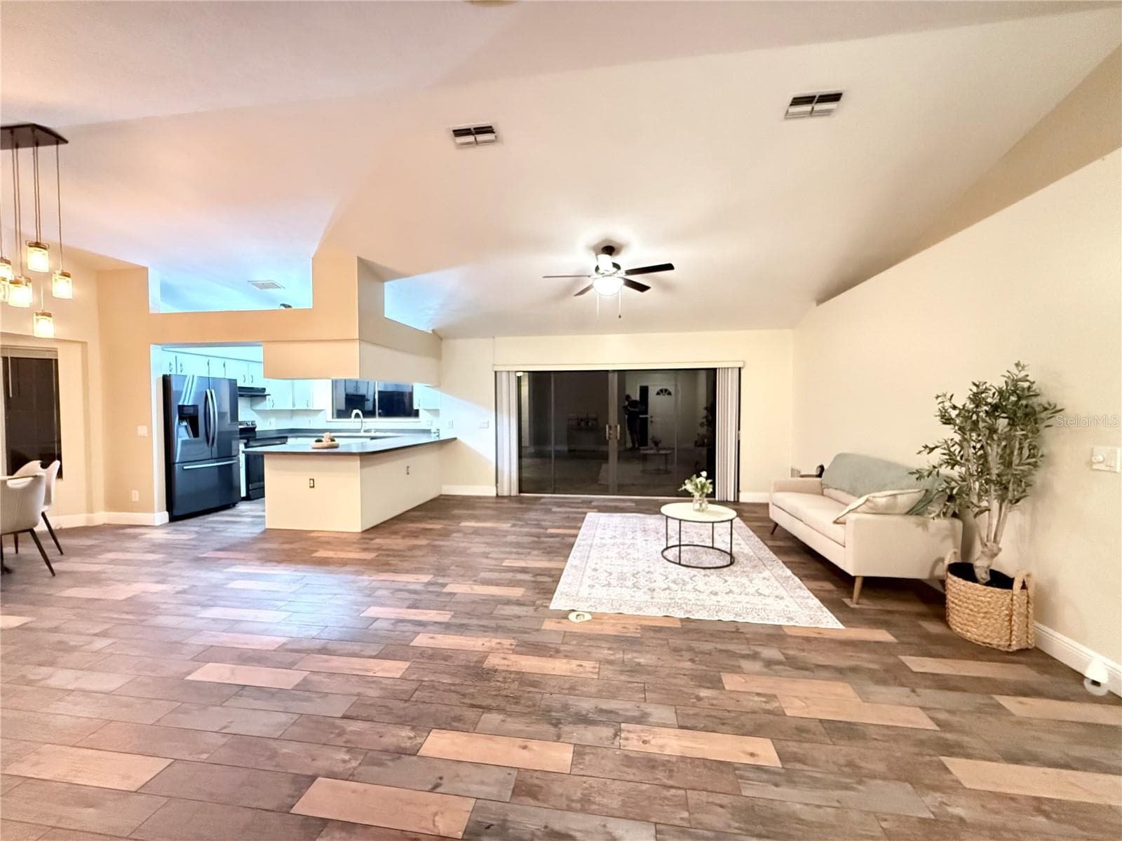 Single Family Residence at 3530 W COGWOOD CIR, BEVERLY HILLS, photo 8 of 69