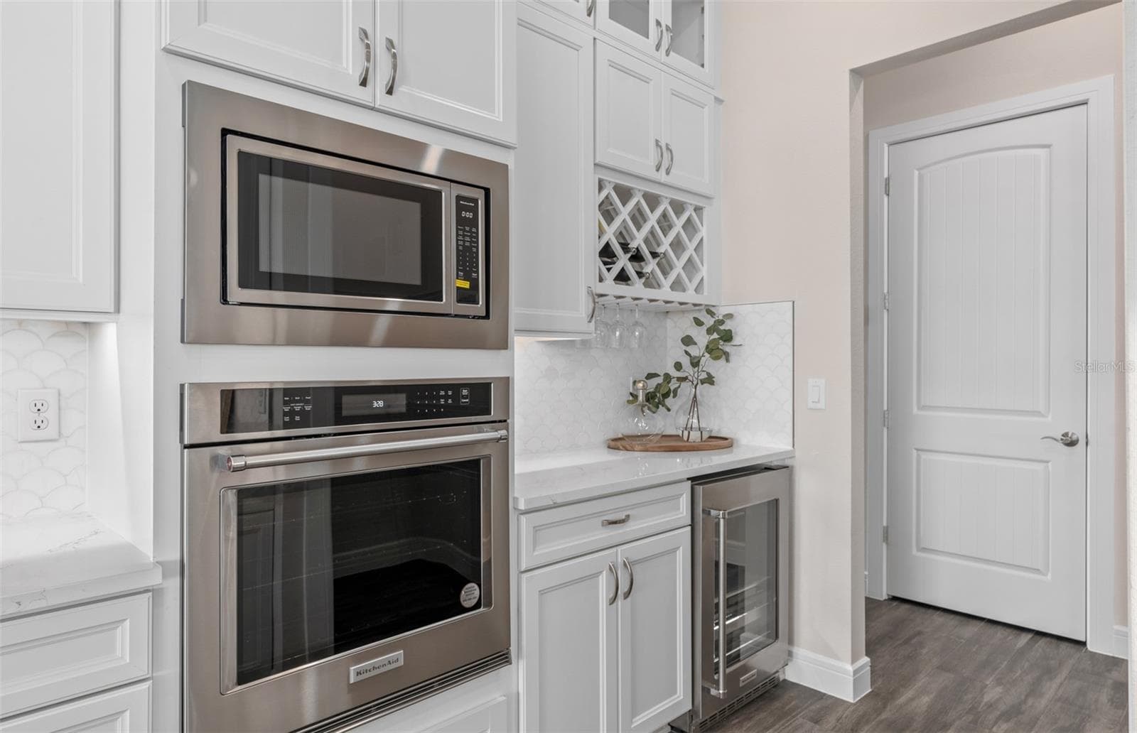 Model Home Design Only. Pictures and furnishings are for illustrative purposes only. Elevations, colors and options may vary. Furniture is for model home staging only. - 15000 CANOPY COVER DRIVE, WINTER GARDEN