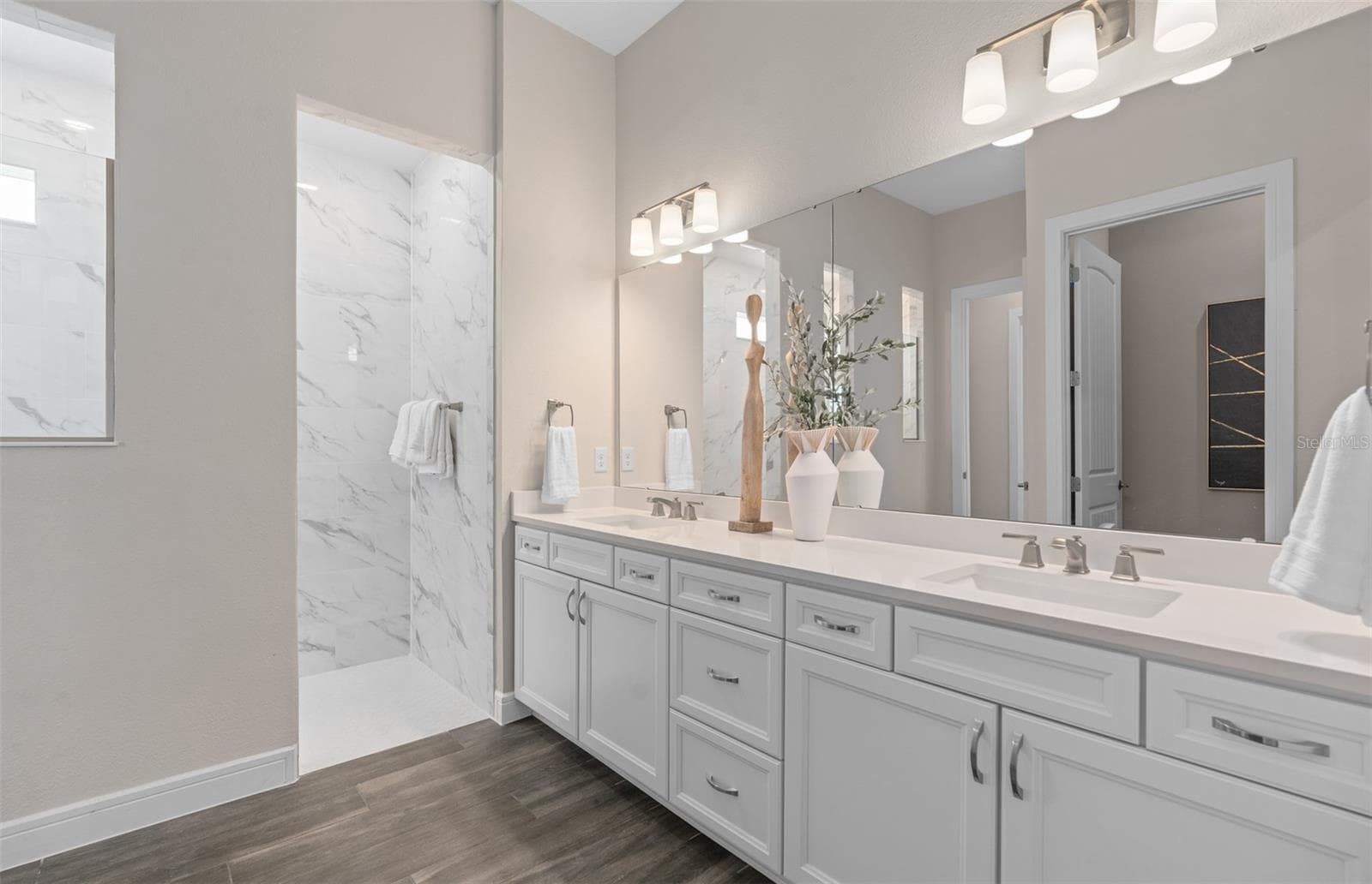 Model Home Design Only. Pictures and furnishings are for illustrative purposes only. Elevations, colors and options may vary. Furniture is for model home staging only. - 15000 CANOPY COVER DRIVE, WINTER GARDEN