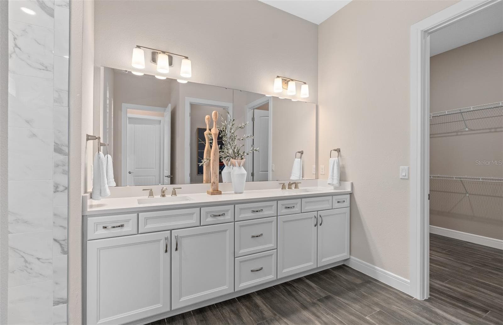 Model Home Design Only. Pictures and furnishings are for illustrative purposes only. Elevations, colors and options may vary. Furniture is for model home staging only. - 15000 CANOPY COVER DRIVE, WINTER GARDEN