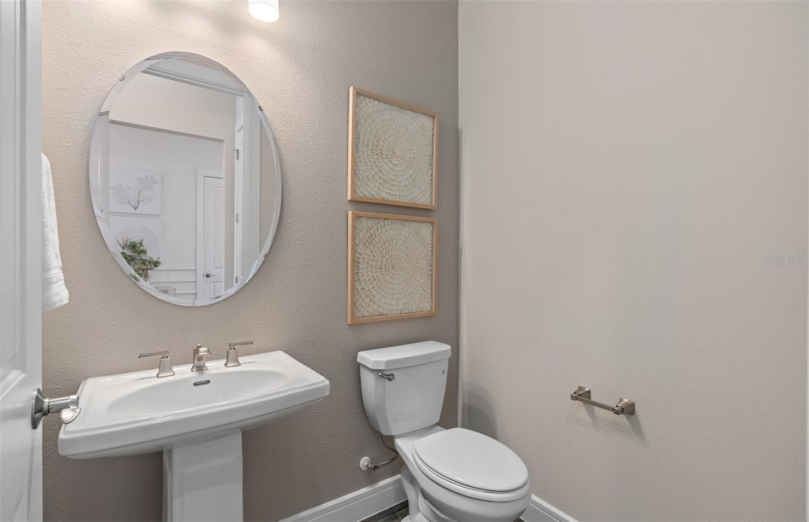 Model Home Design Only. Pictures and furnishings are for illustrative purposes only. Elevations, colors and options may vary. Furniture is for model home staging only. - 15000 CANOPY COVER DRIVE, WINTER GARDEN