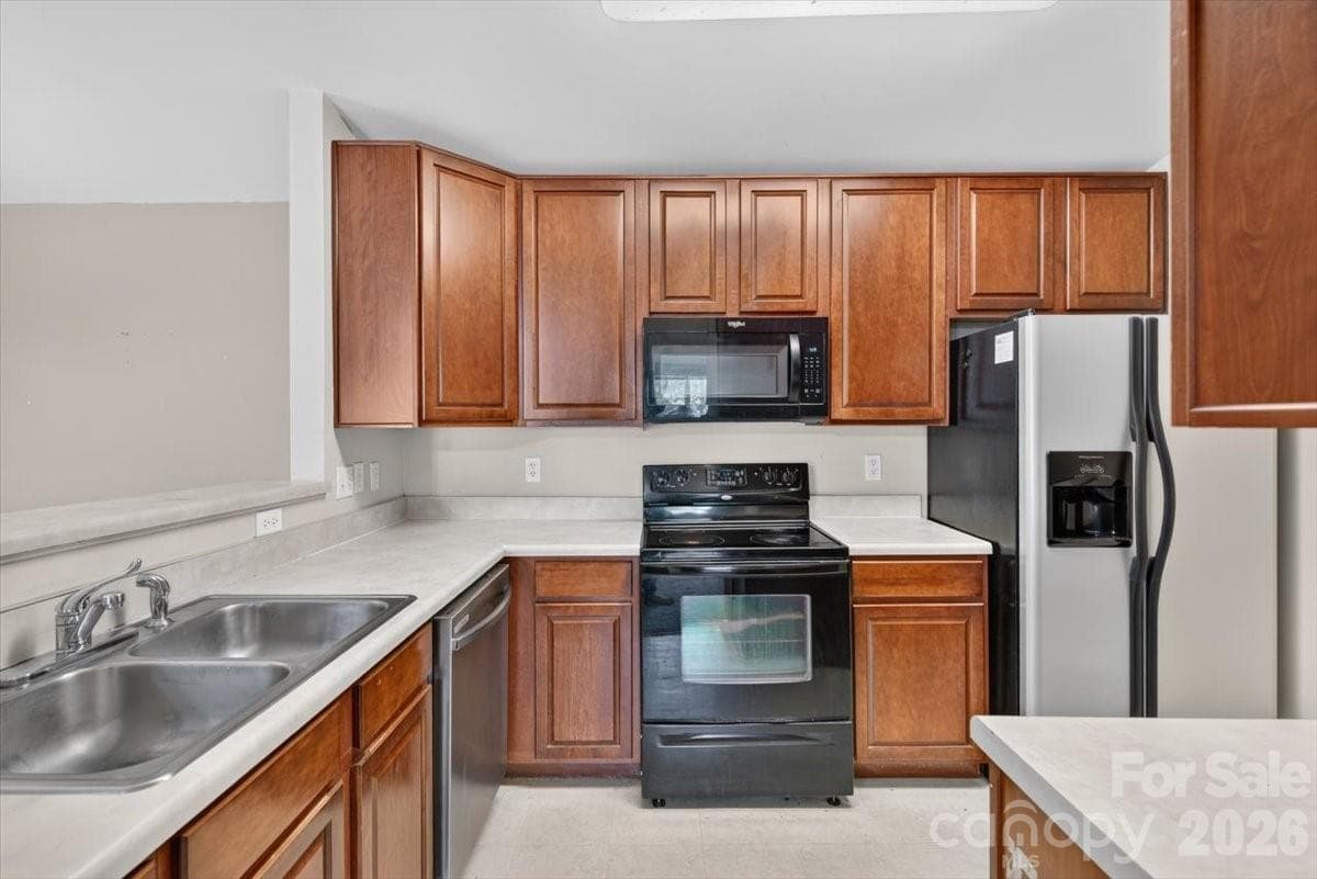 Condominium at 11232 Hyde Pointe Court, Charlotte, photo 12 of 43