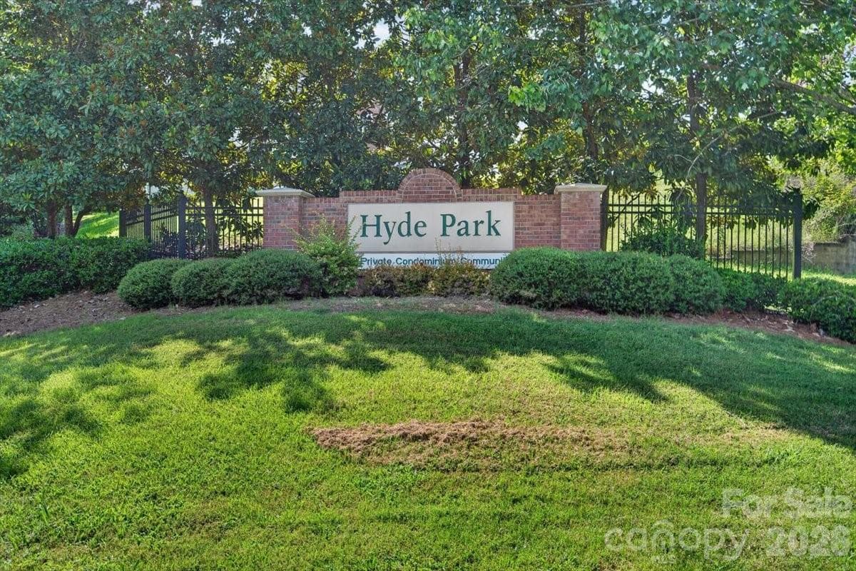 Condominium at 11232 Hyde Pointe Court, Charlotte, photo 42 of 43