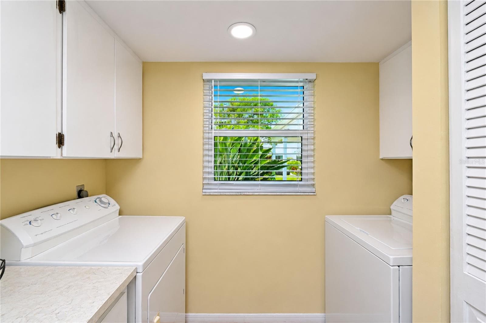 Indoor laundry - 9406 ANDOVER CIR, BRADENTON