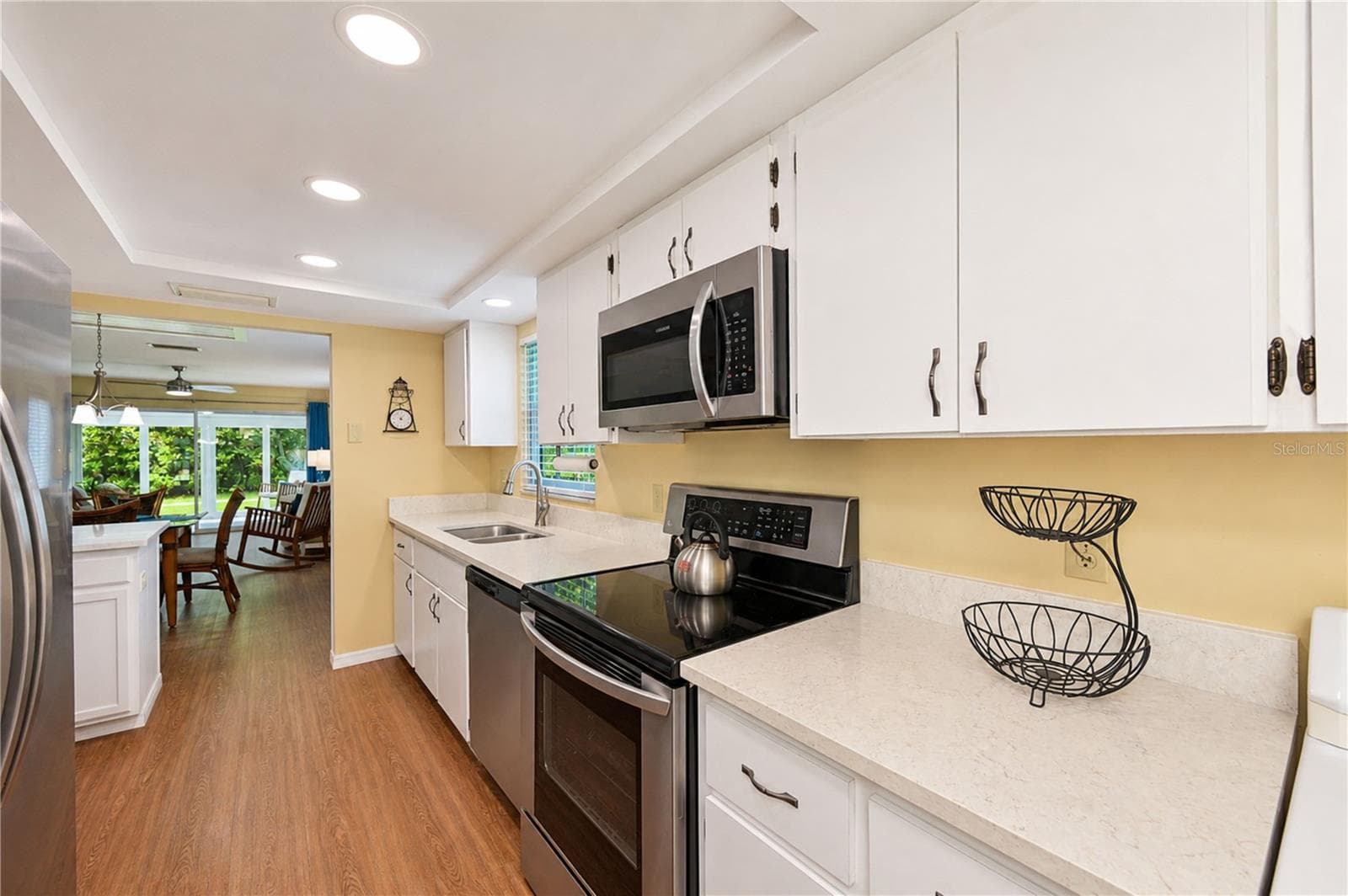 Kitchen through to lanai - 9406 ANDOVER CIR, BRADENTON