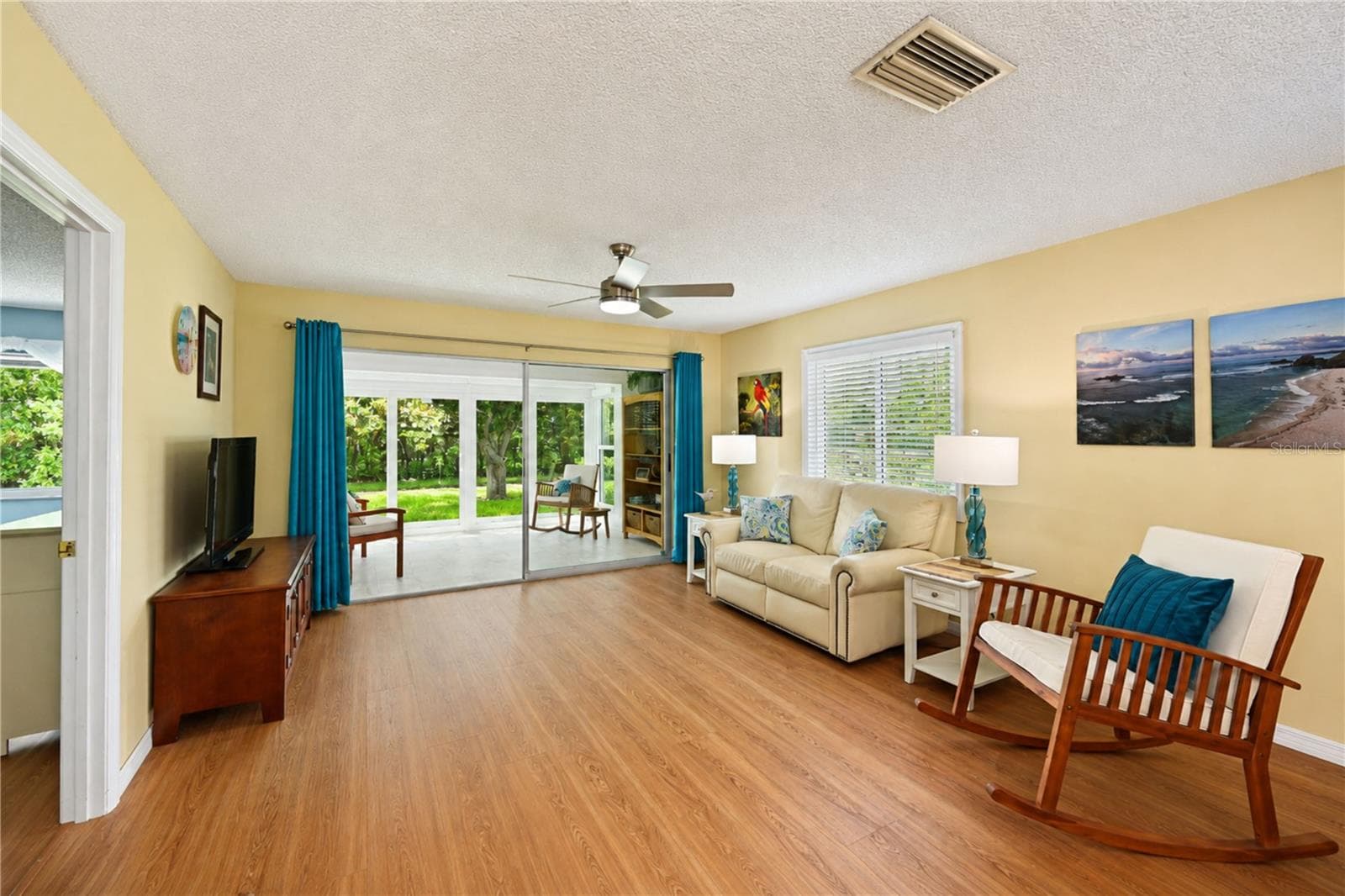 Living through to lanai - 9406 ANDOVER CIR, BRADENTON