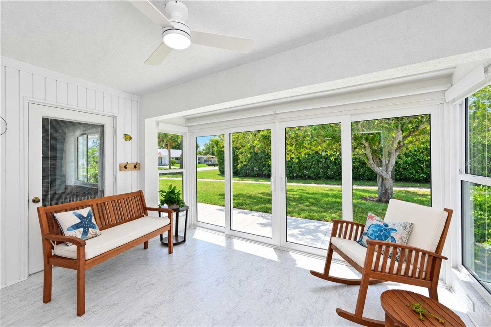 Lanai to the left - 9406 ANDOVER CIR, BRADENTON