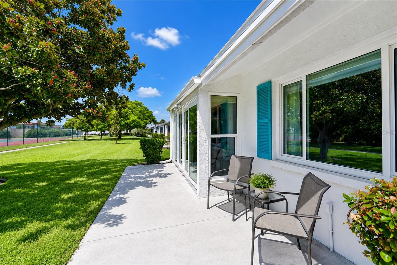 Lanai patio to the right - 9406 ANDOVER CIR, BRADENTON