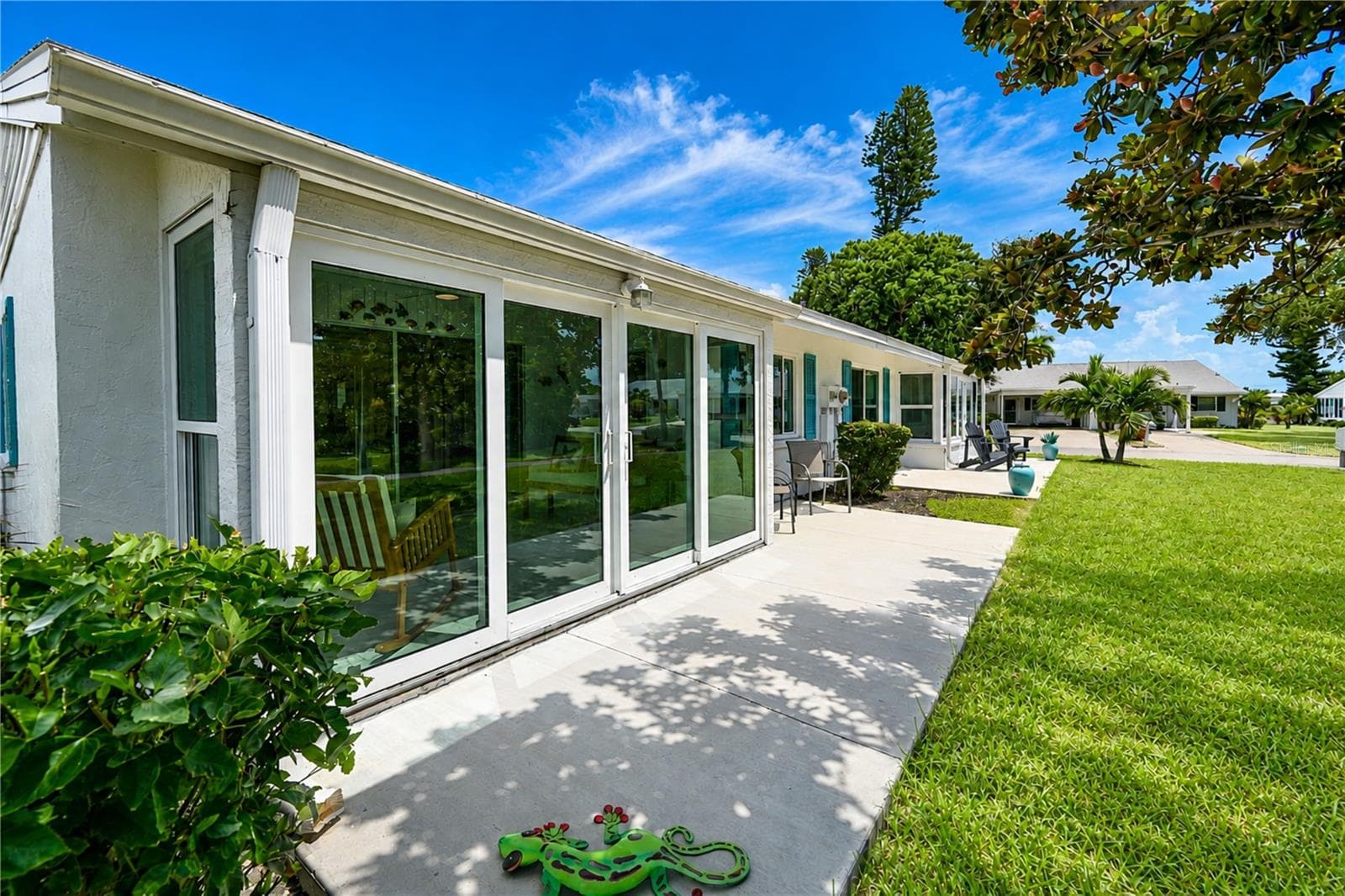 Villa patio to the left - 9406 ANDOVER CIR, BRADENTON