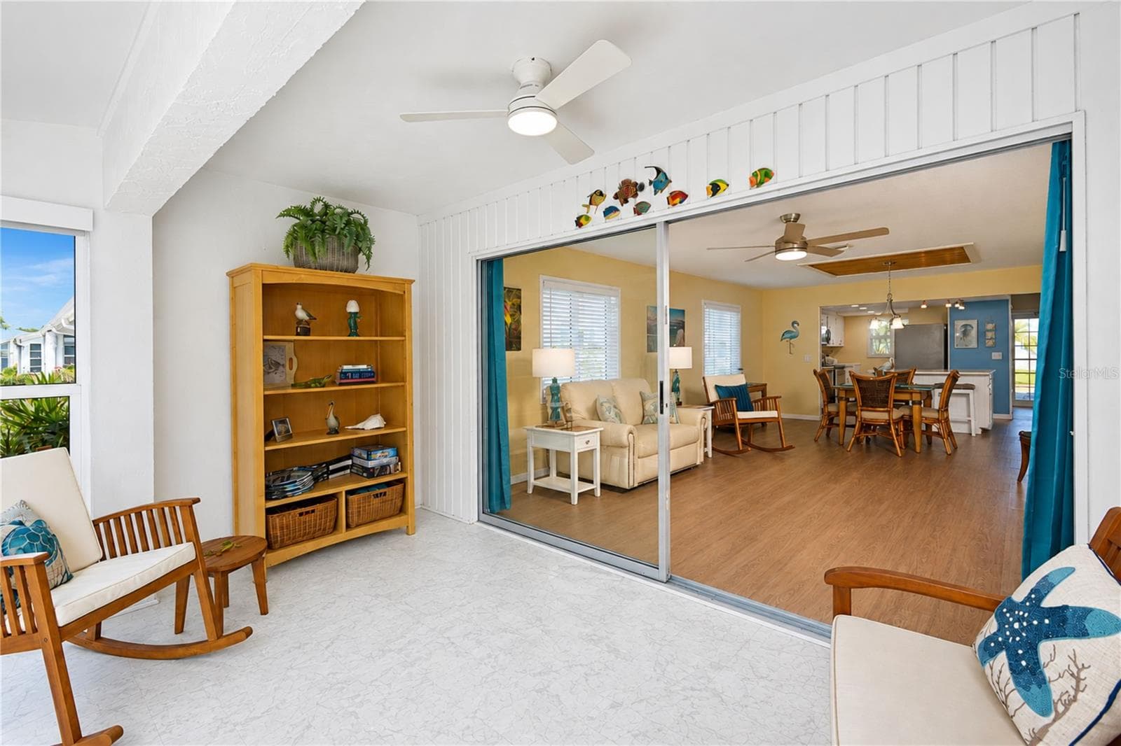 Lanai back to kitchen - 9406 ANDOVER CIR, BRADENTON