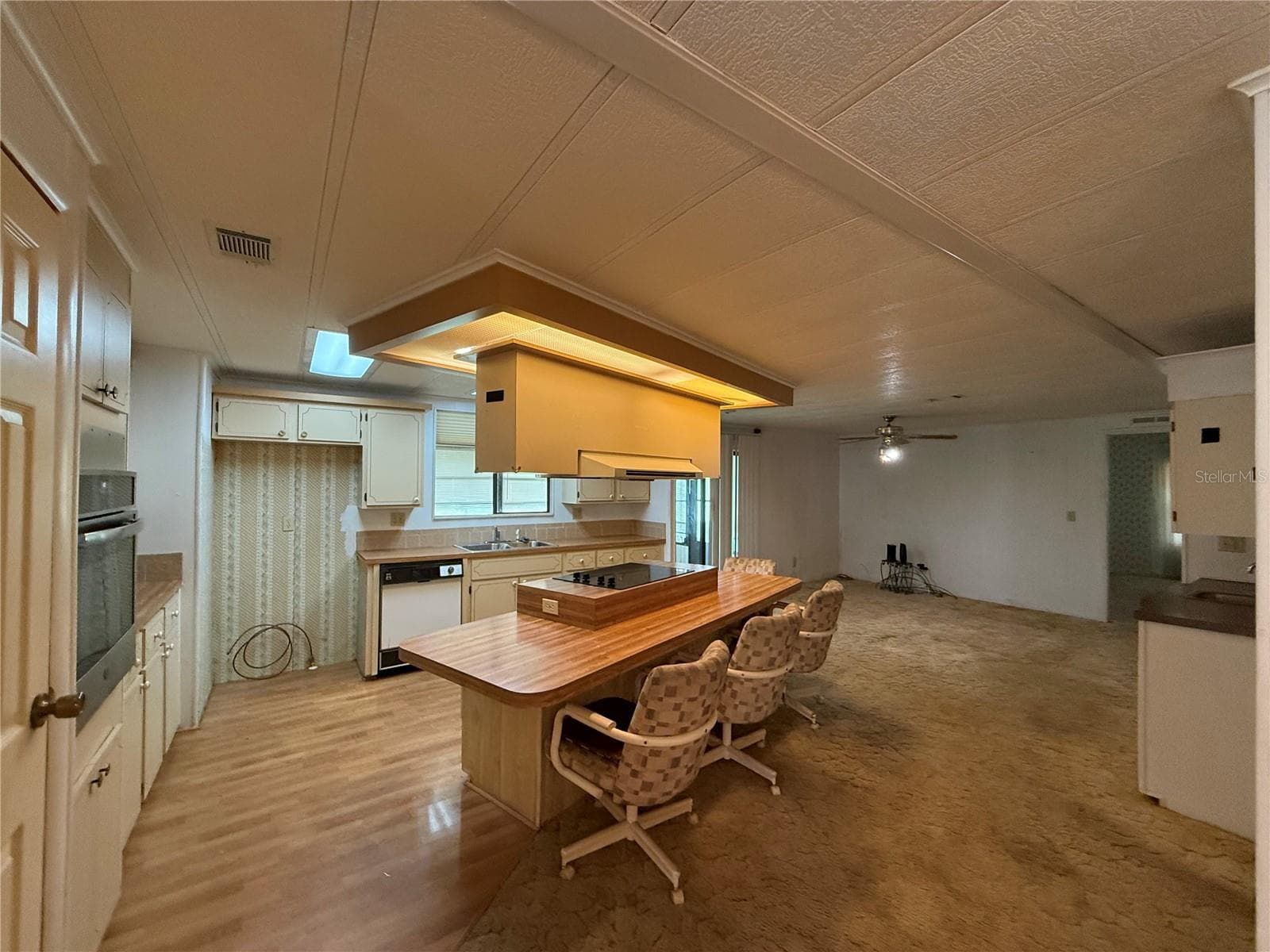 Manufactured Home at CONTINENTAL CTRY CLUB COMM, WILDWOOD, photo 3 of 25