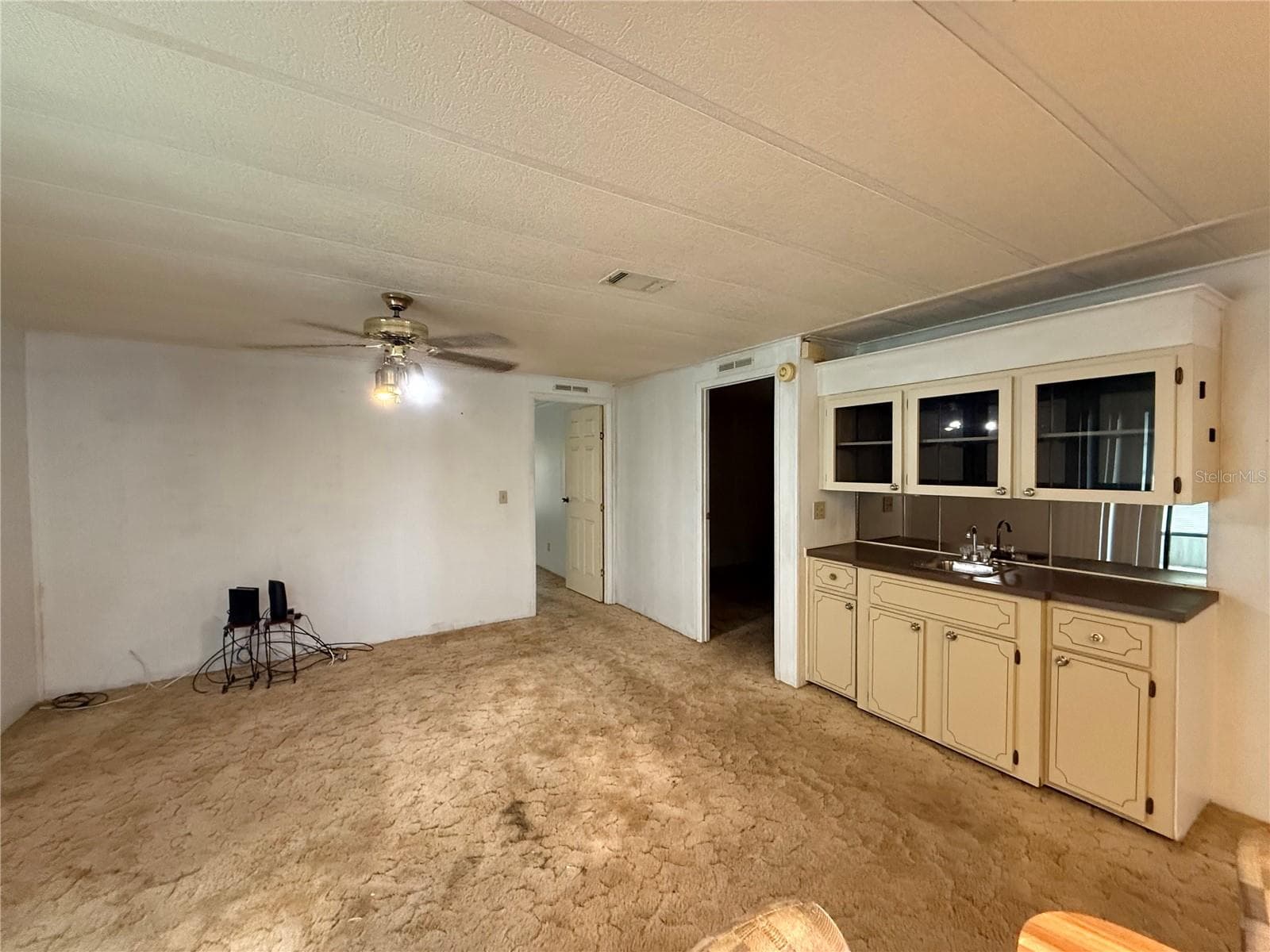 Manufactured Home at CONTINENTAL CTRY CLUB COMM, WILDWOOD, photo 4 of 25