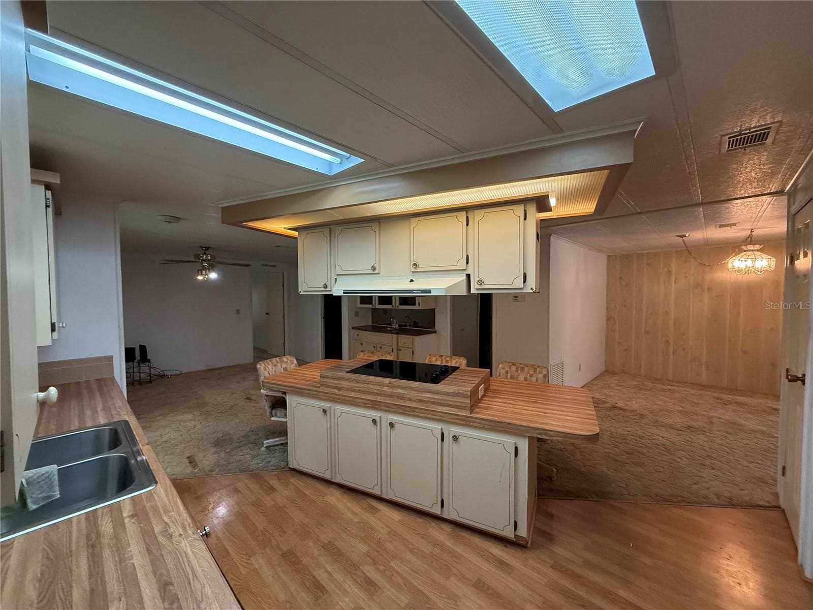 Manufactured Home at CONTINENTAL CTRY CLUB COMM, WILDWOOD, photo 8 of 25