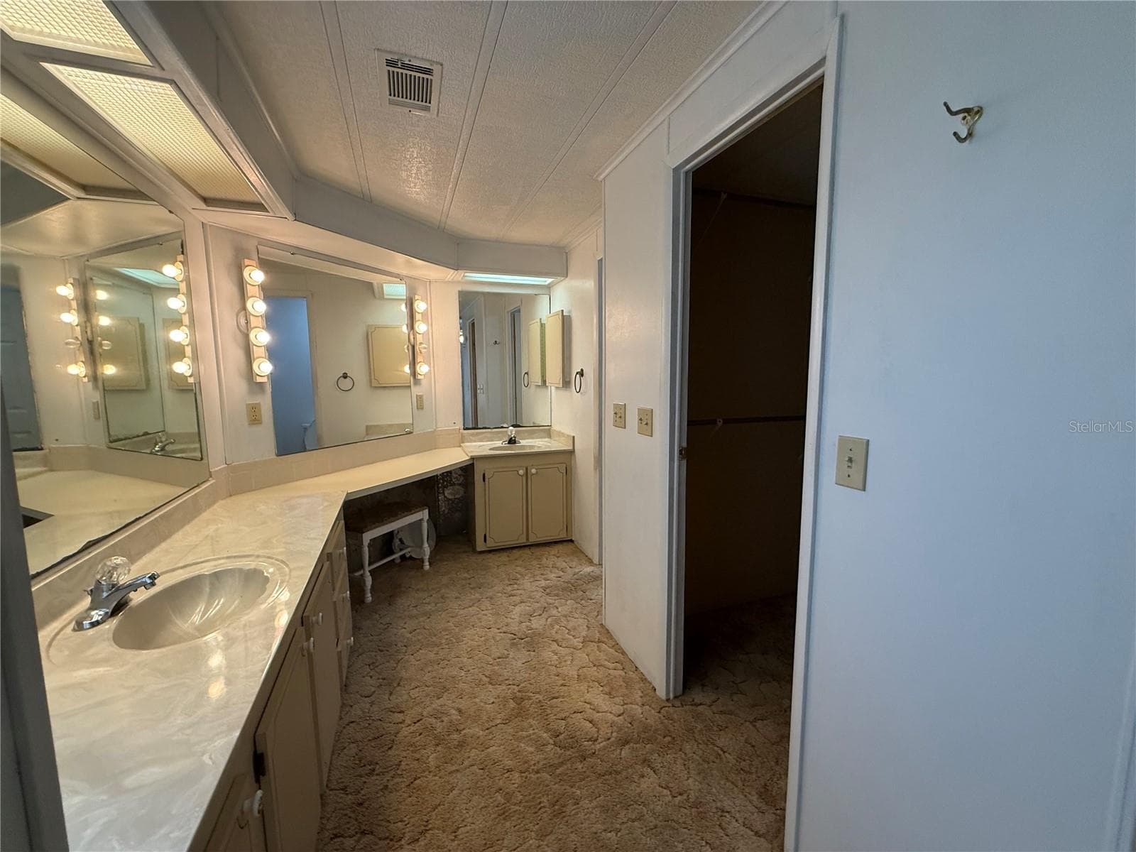 Manufactured Home at CONTINENTAL CTRY CLUB COMM, WILDWOOD, photo 16 of 25