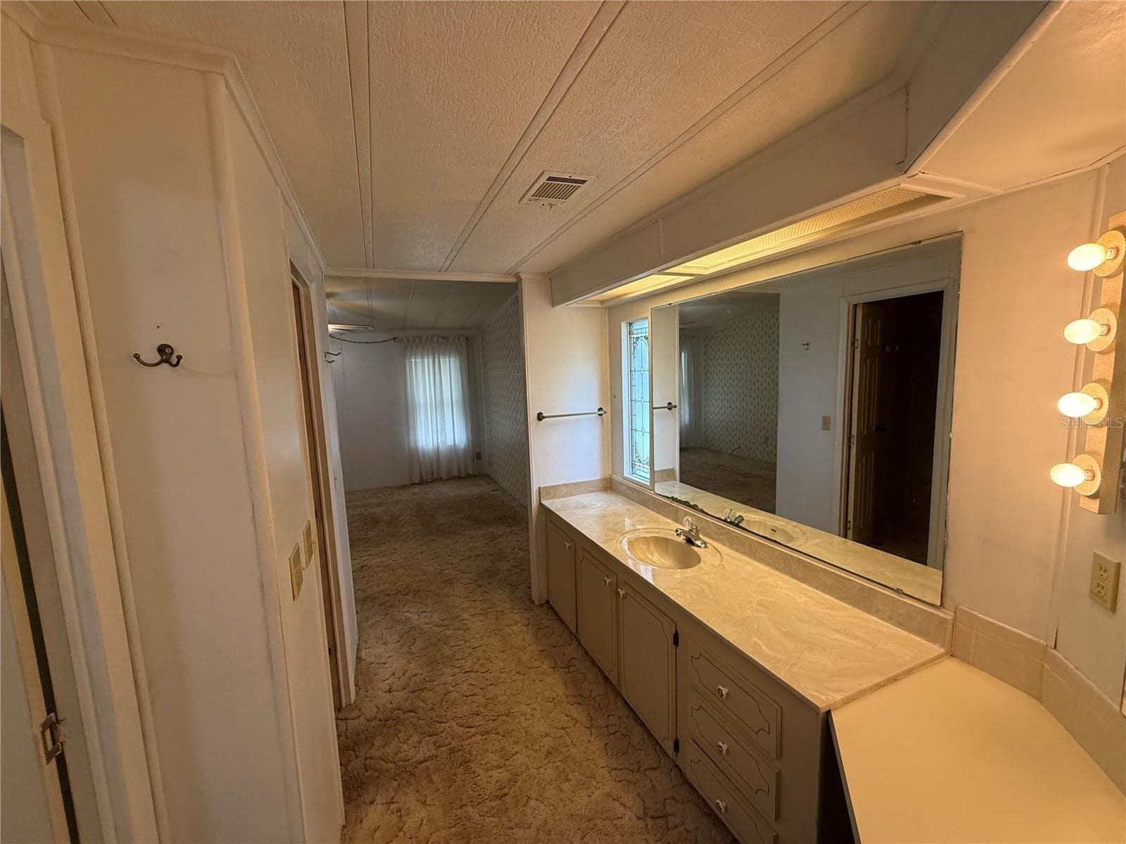 Manufactured Home at CONTINENTAL CTRY CLUB COMM, WILDWOOD, photo 19 of 25