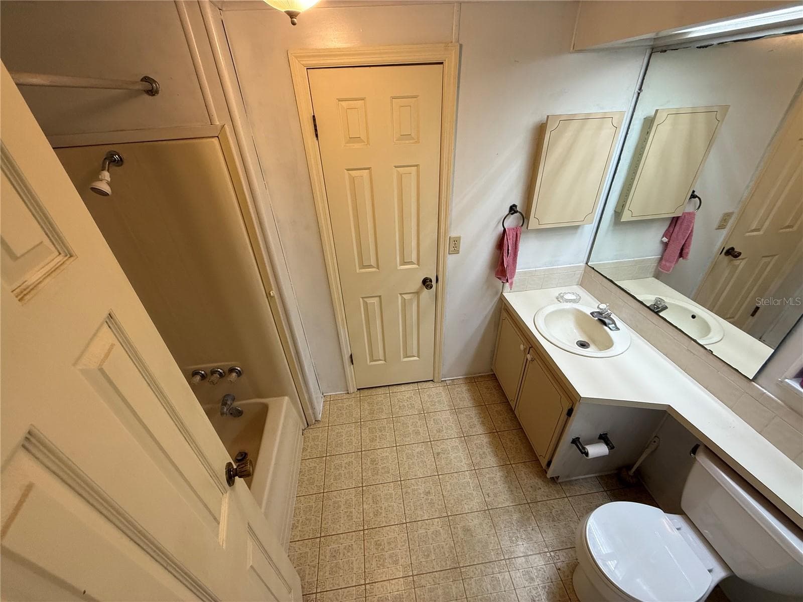 Manufactured Home at CONTINENTAL CTRY CLUB COMM, WILDWOOD, photo 21 of 25