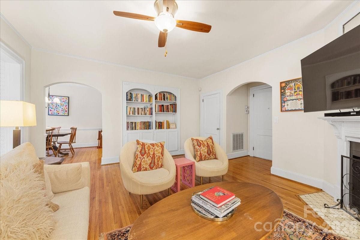 Condominium at 2300 Roswell Avenue, Charlotte, photo 10 of 34