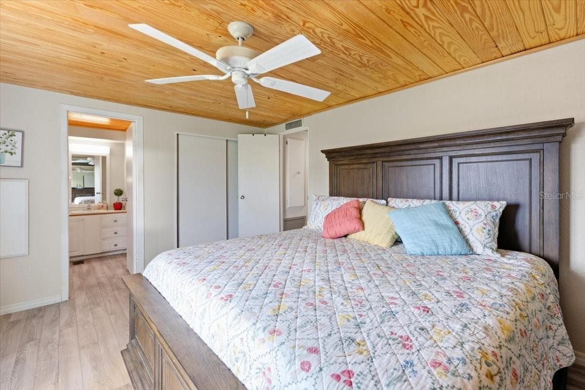 Manufactured Home at 1451 BLUE HERON DR, ENGLEWOOD, photo 12 of 27