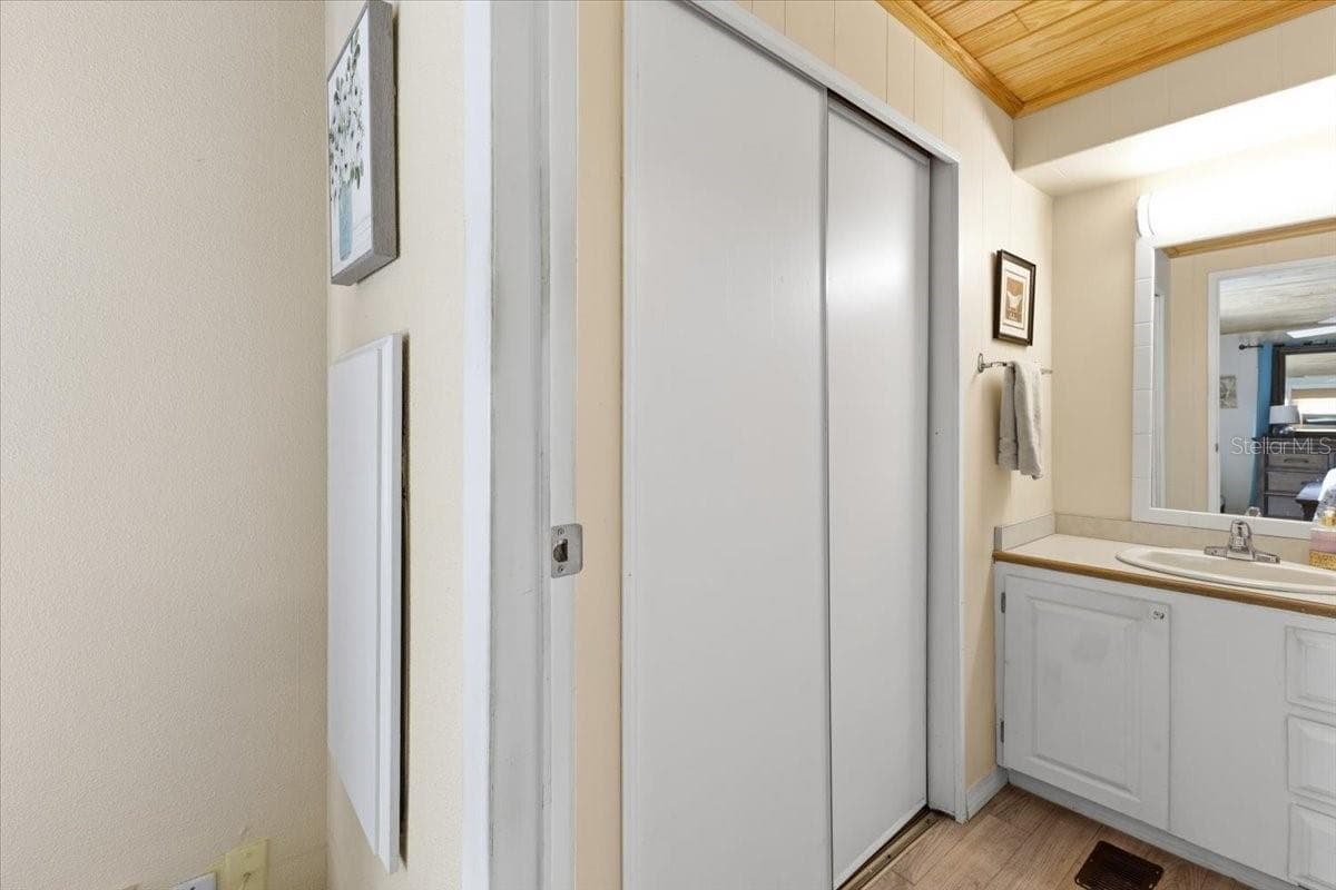 Manufactured Home at 1451 BLUE HERON DR, ENGLEWOOD, photo 14 of 27