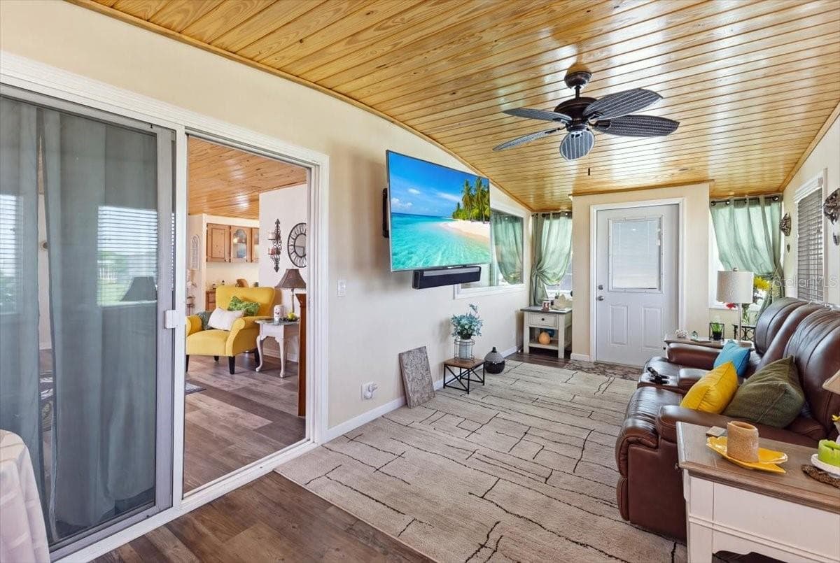 Extra Living Space - 1451 BLUE HERON DR, ENGLEWOOD