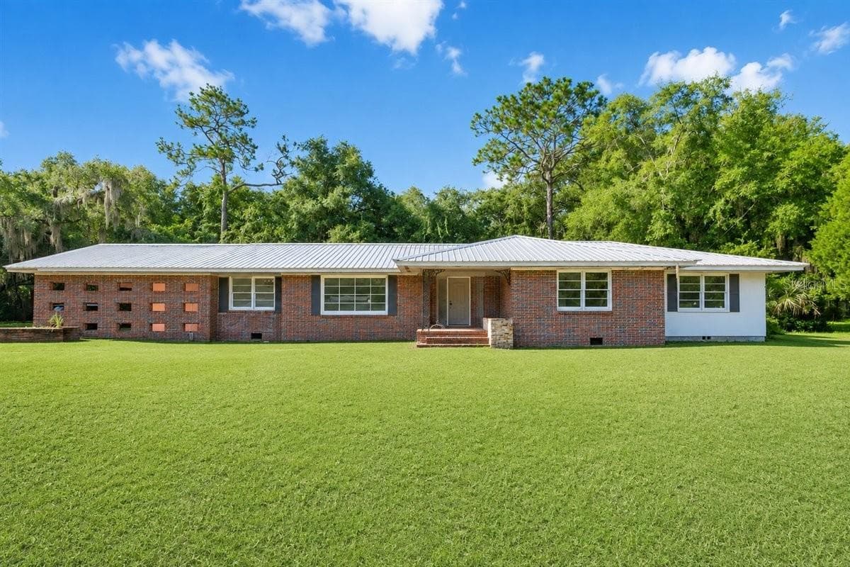 2107 GOLF DR