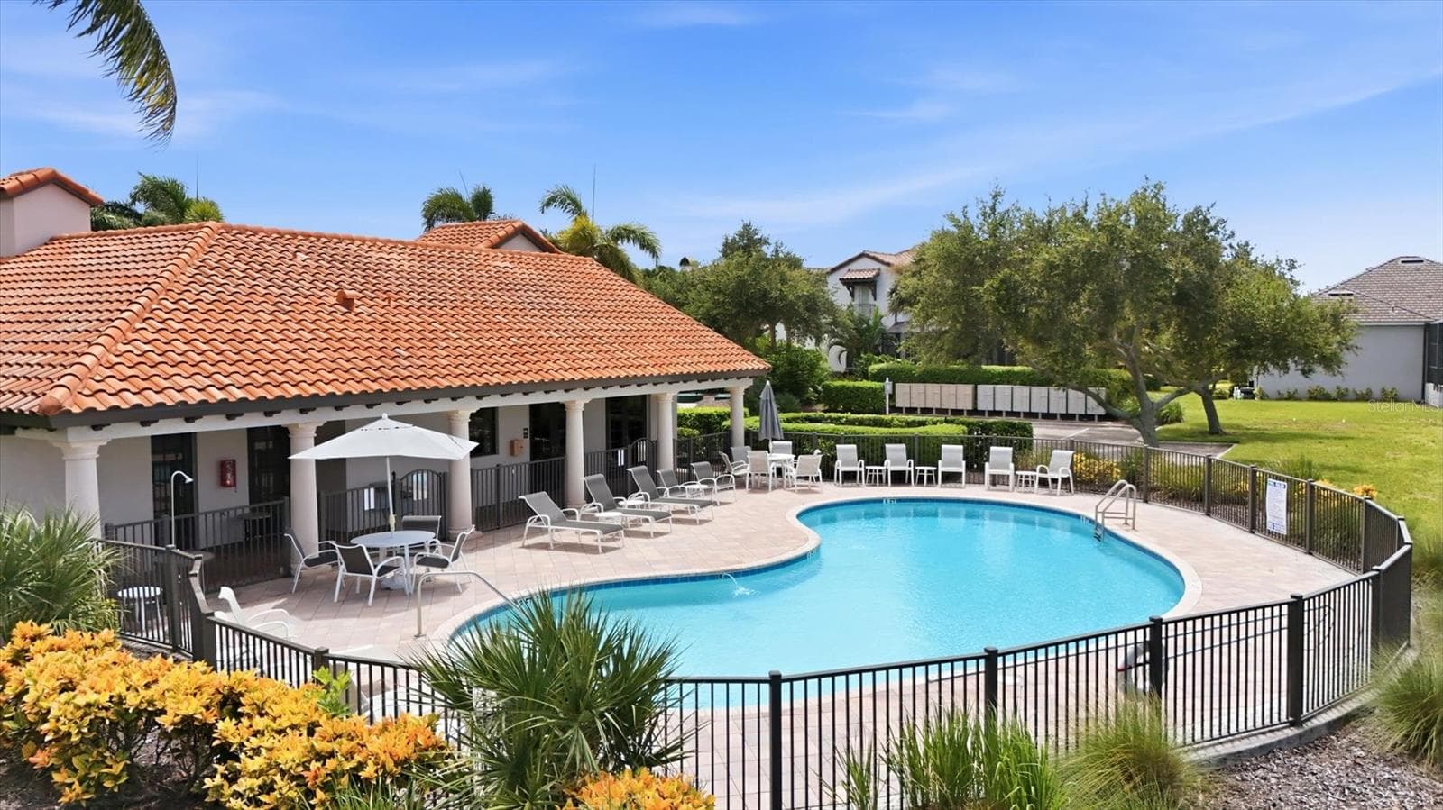 community lakehouse with pool - 6264 CHAMPIONS ROW ST, BRADENTON