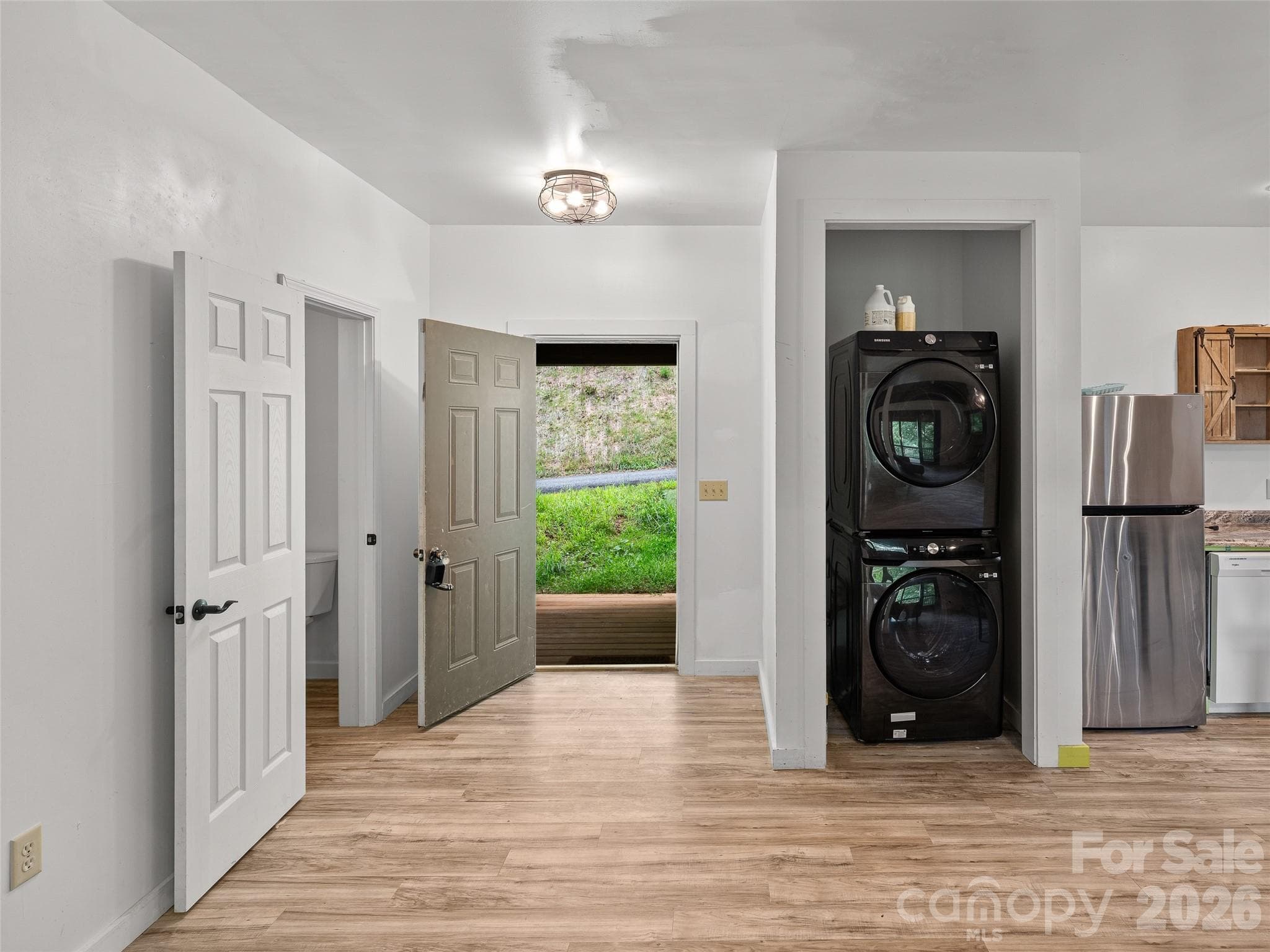STACKABLE WASHER/DRYER ON MAIN - Burnsville