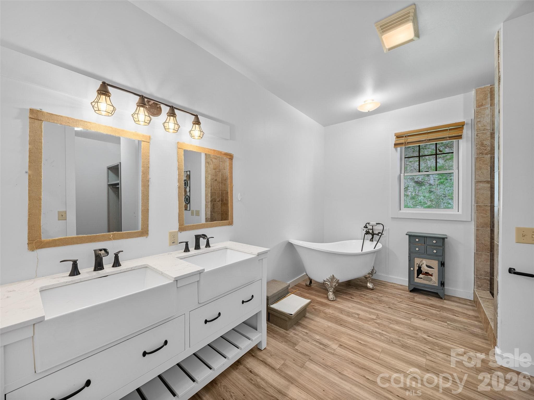 PRIMARY - FULLBATH ON MAIN - Burnsville