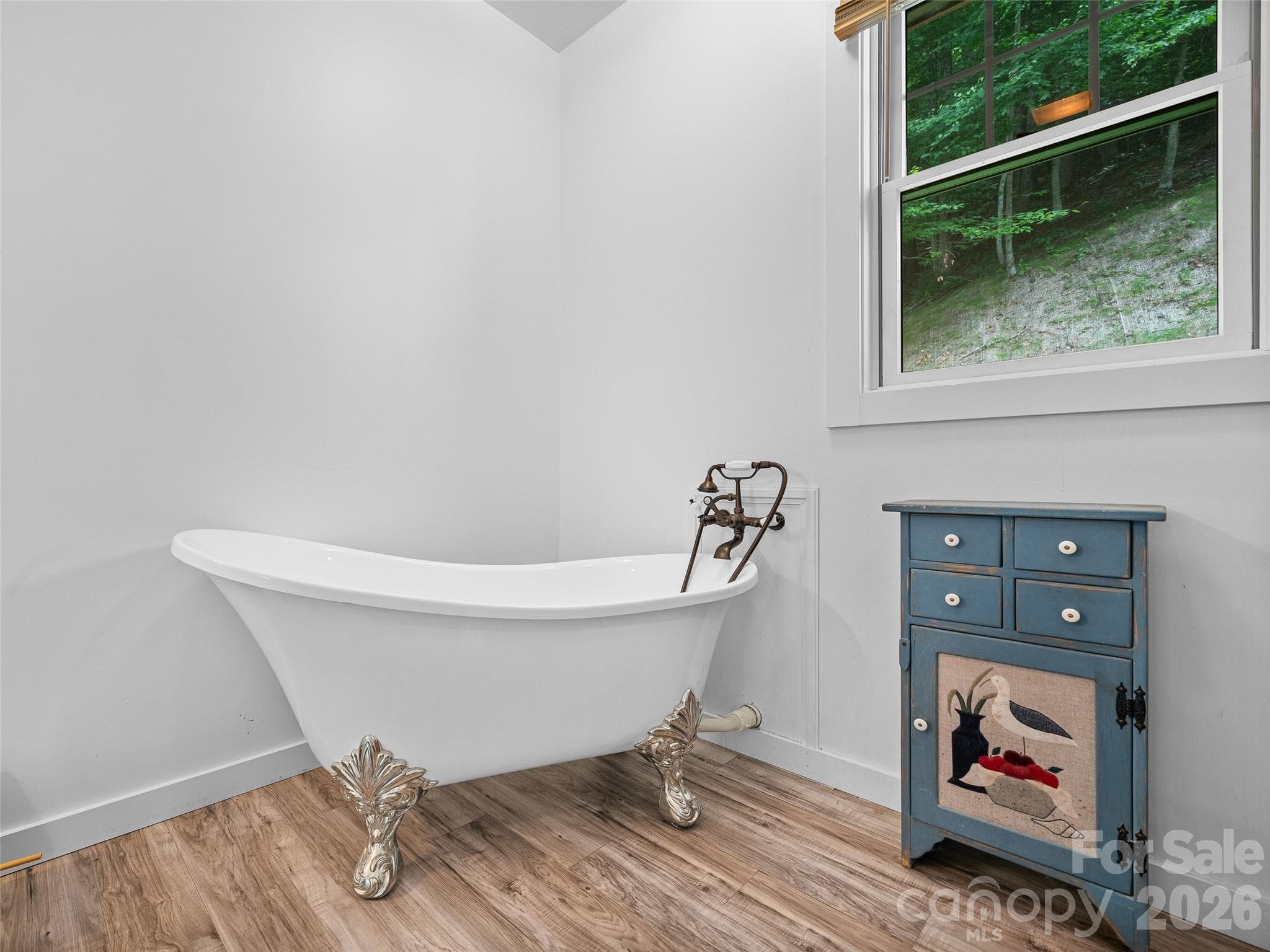 LG SOAKER TUB - Burnsville