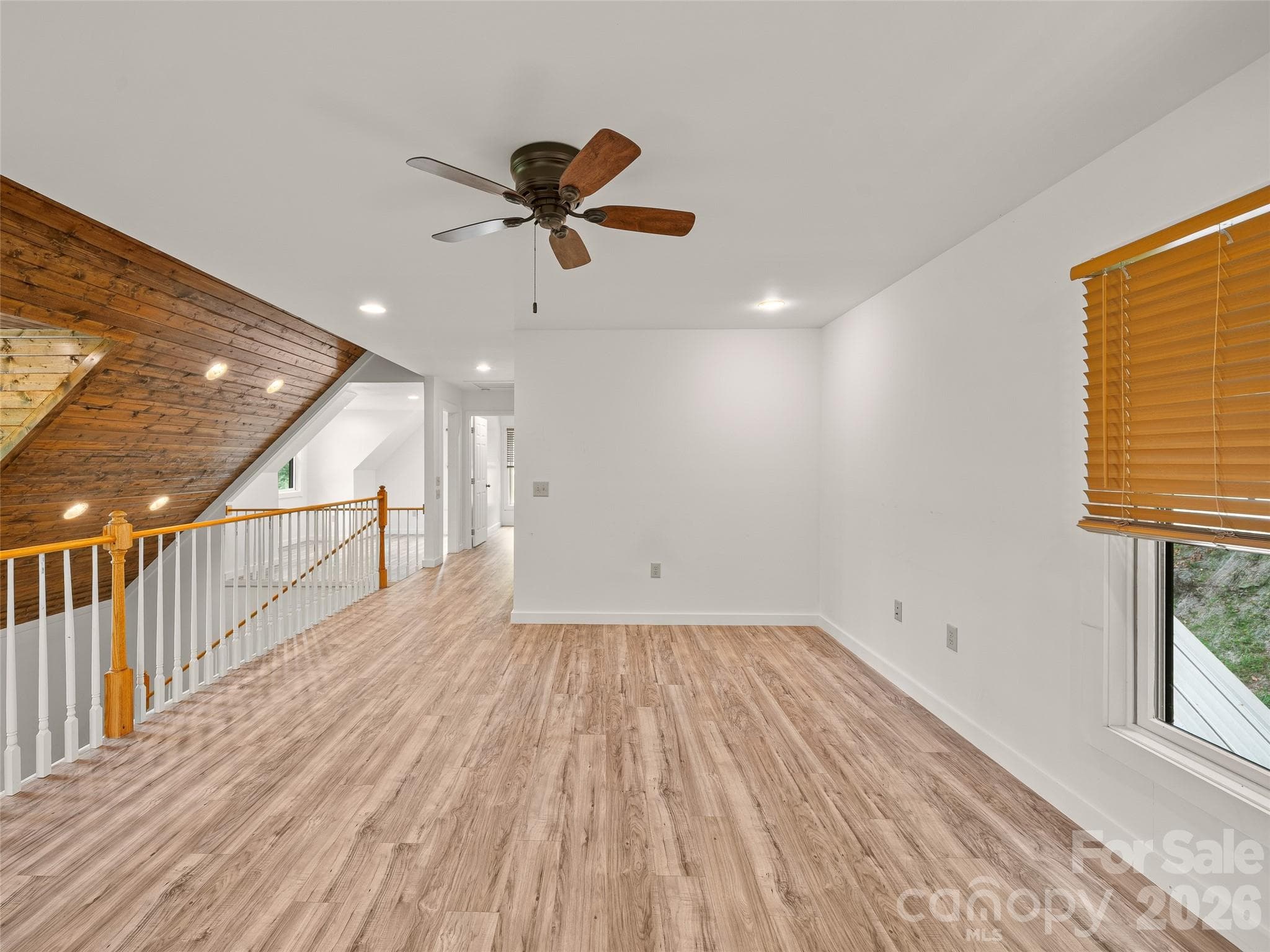 OVERSIZED LOFT - UPPER LEVEL - Burnsville